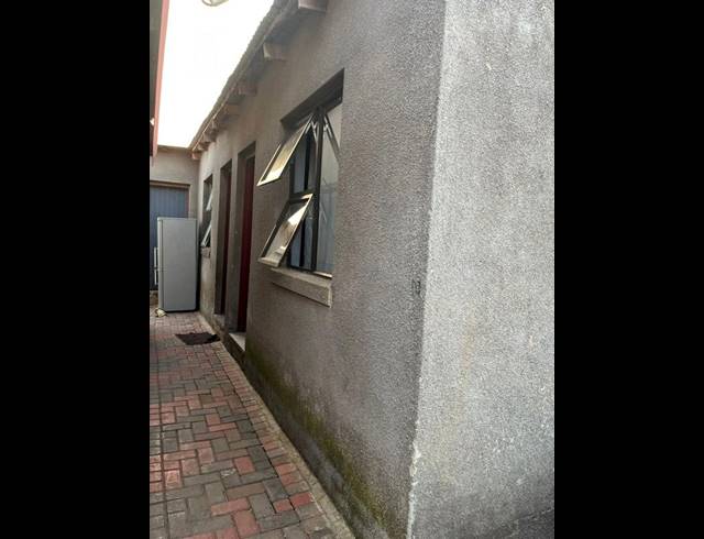 3 BEDROOM HOUSE FOR SALE IN PROTEA GLEN